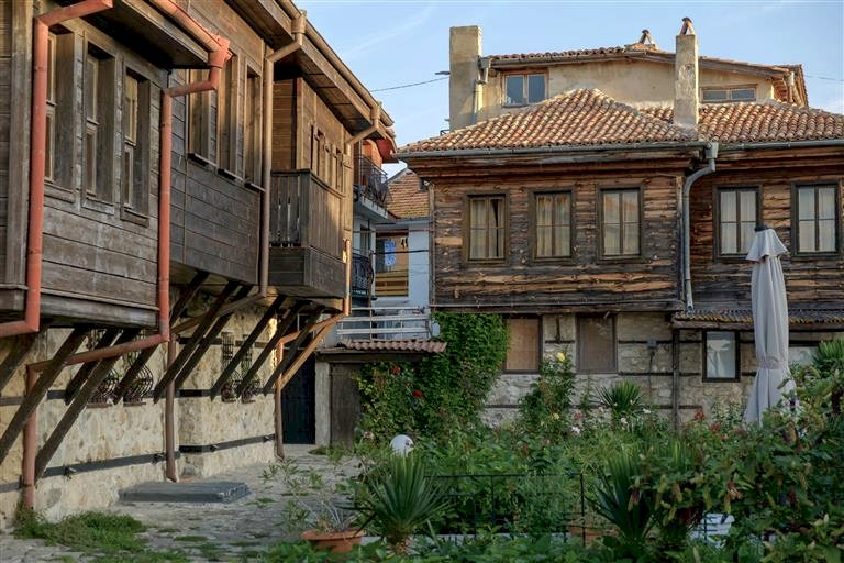 إعادة تفسير المنازل التاريخية: مقترحات الهندسة الداخلية في أنقرة.